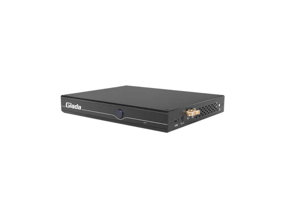 giada d612 i5 1235u 2x ddr4 3200mhz Compact Giada black mini PC with ports