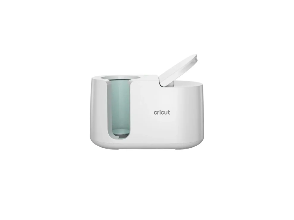 Cricut cutting machine with open lid